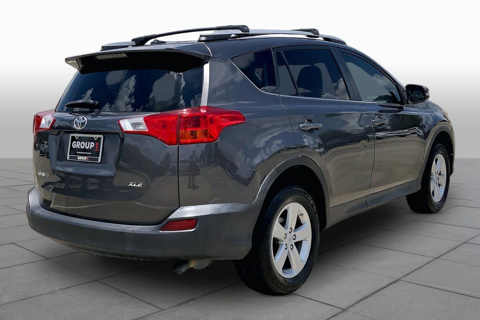 Used 2013 Magnetic Gray Metallic Toyota XLE image 12