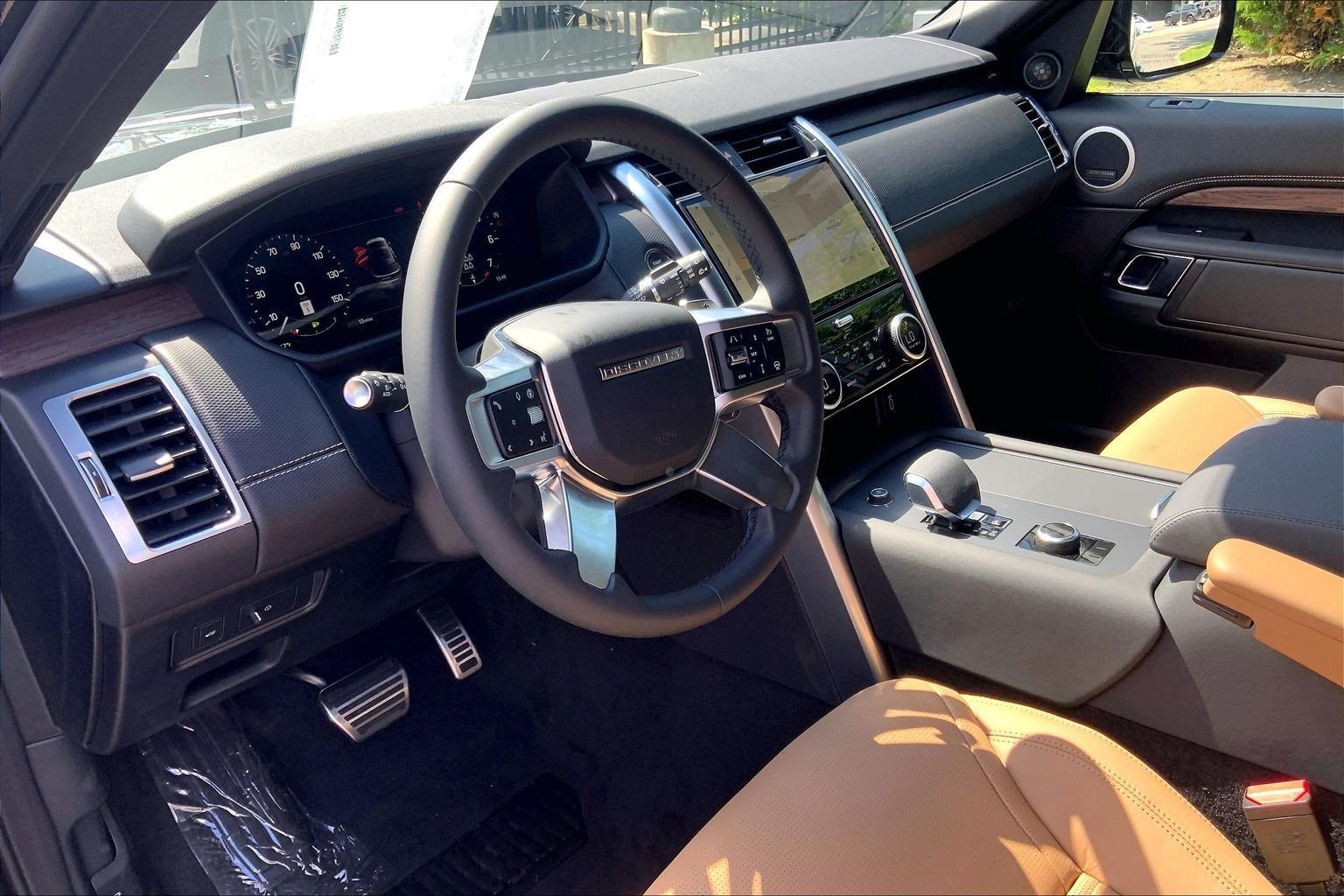 New 2026 Charente Grey Land Rover Dynamic SE image 8