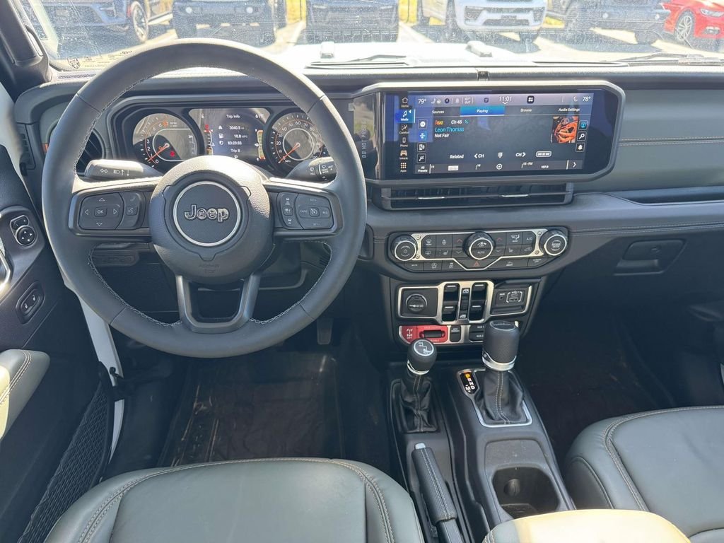 Used 2025 White Jeep Mojave image 16