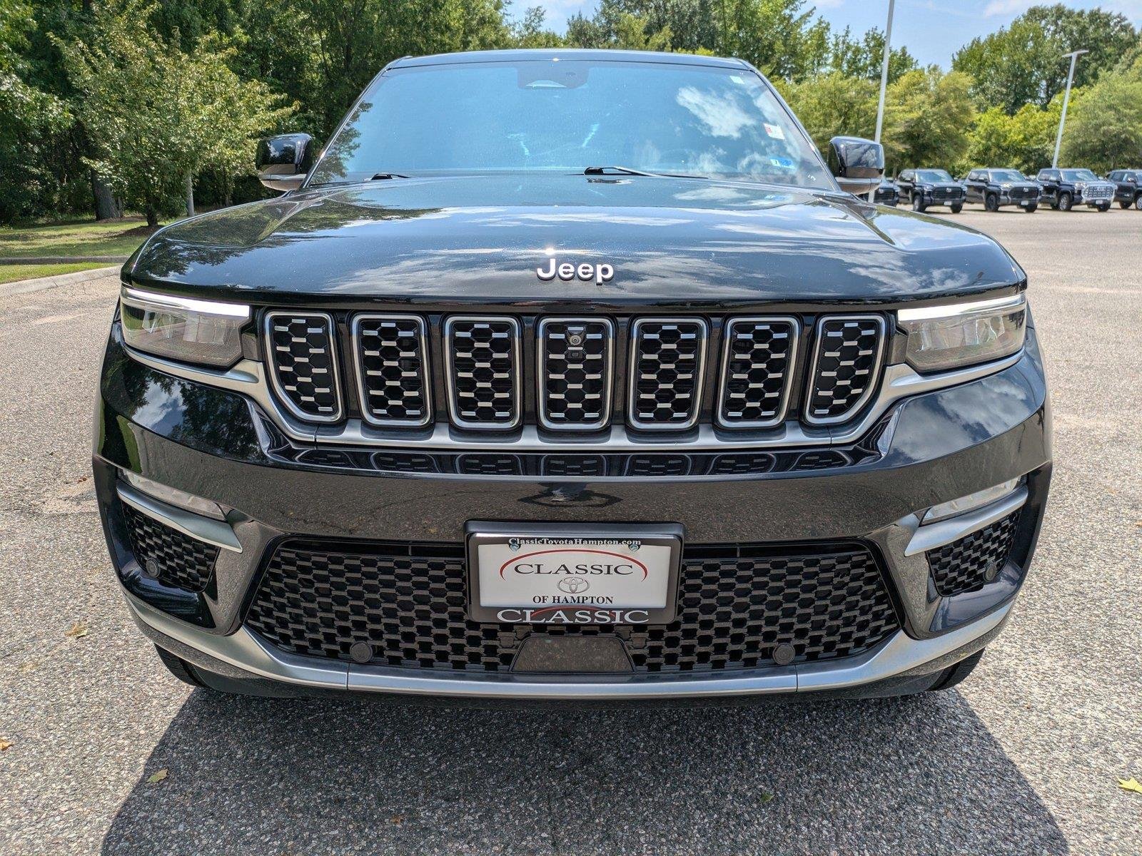 Used 2023 Diamond Black Crystal Pearlcoat Jeep Summit image 9