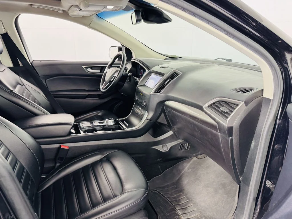Used 2019 Black Ford SEL image 29