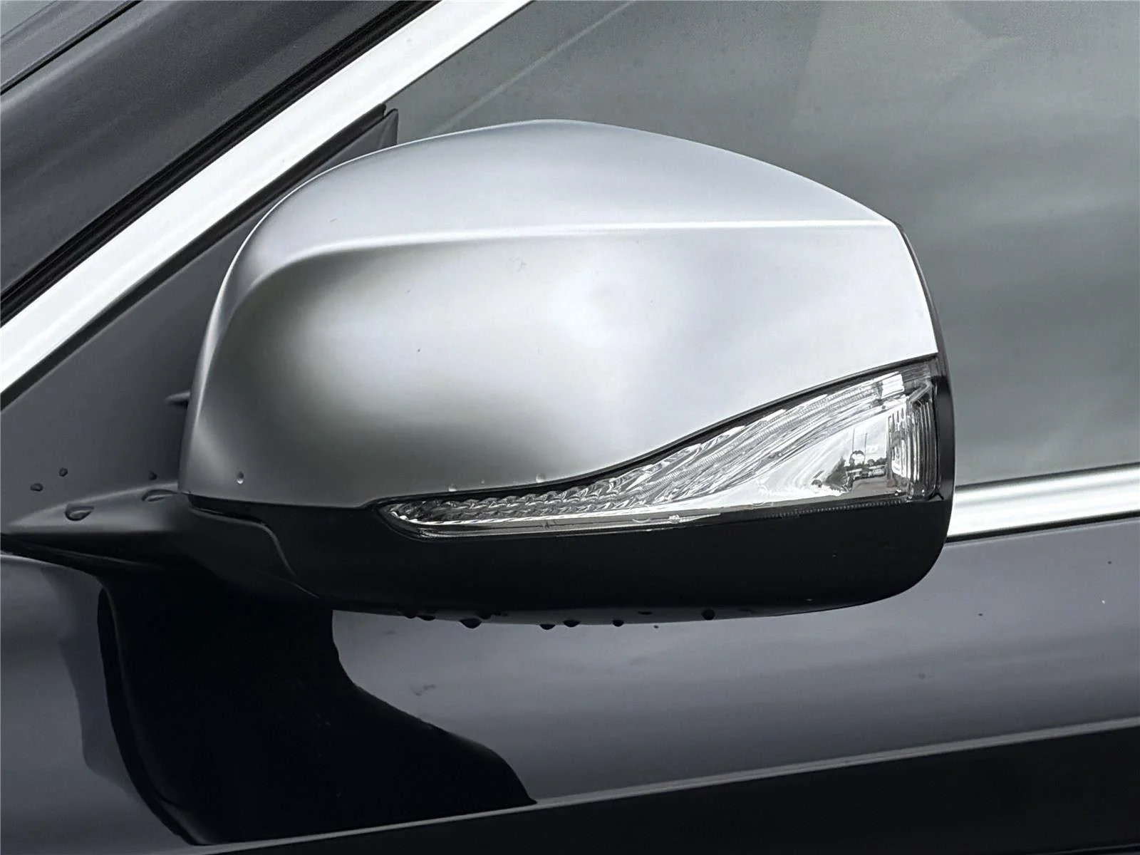 Used 2025 Black Obsidian INFINITI LUXE image 33