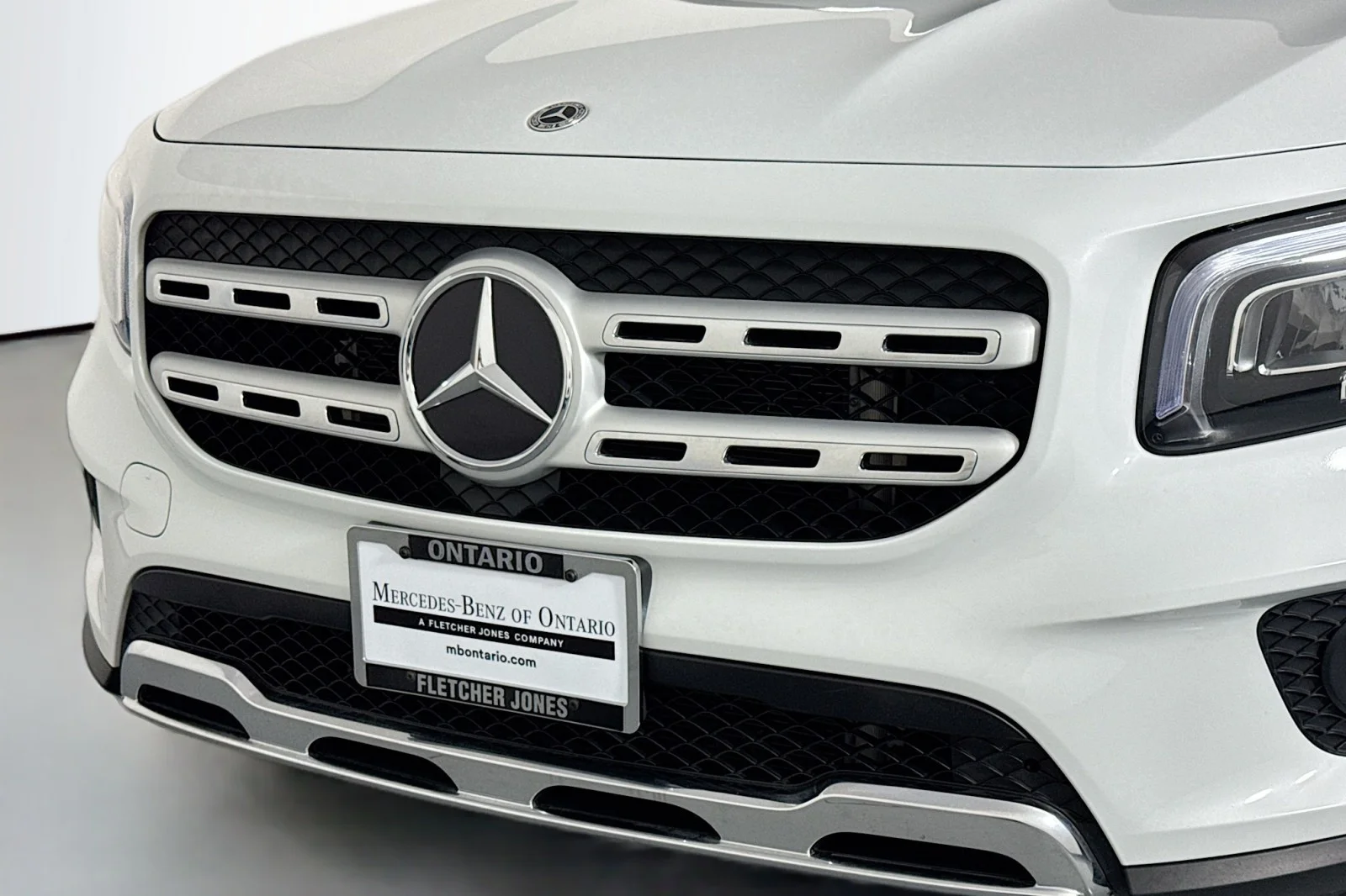 Certified Used 2022 Digital White Metallic Mercedes-Benz GLB 250 image 14