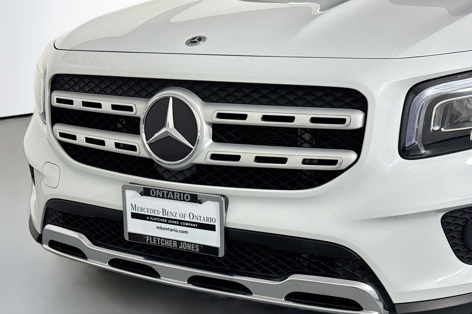 Certified Used 2022 Digital White Metallic Mercedes-Benz GLB 250 image 14