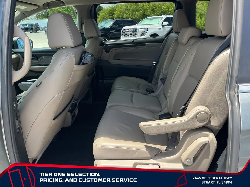 Used 2018 Green Honda Touring image 11