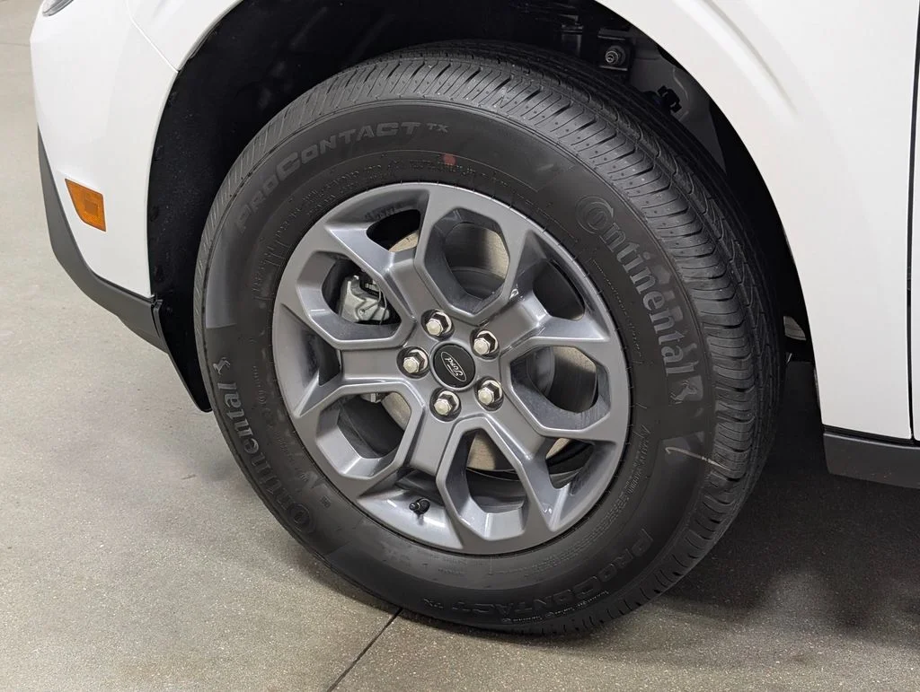 New 2026 White Ford XLT image 2