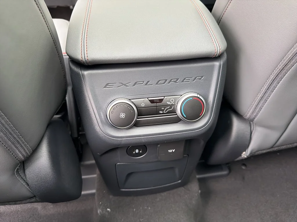 New 2026 Star White Metallic Tri-Coat Ford Active image 15