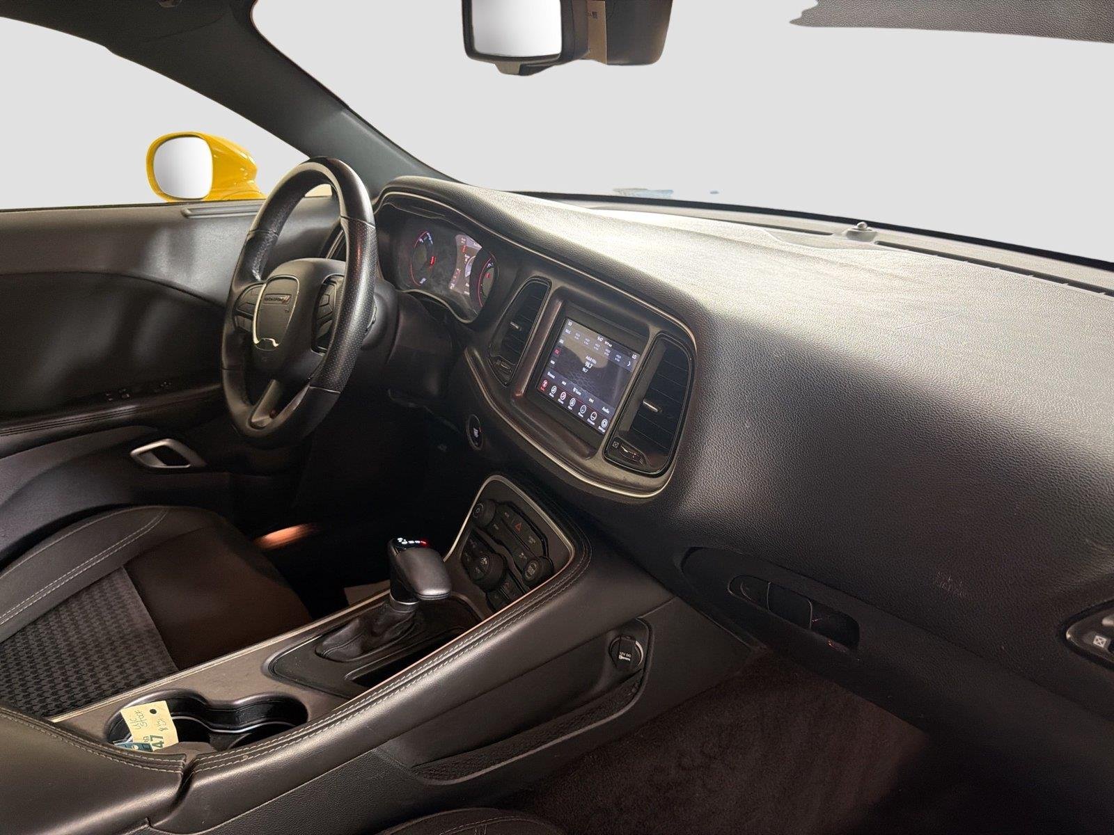 Used 2018 Pitch Black Clearcoat Dodge SXT image 27