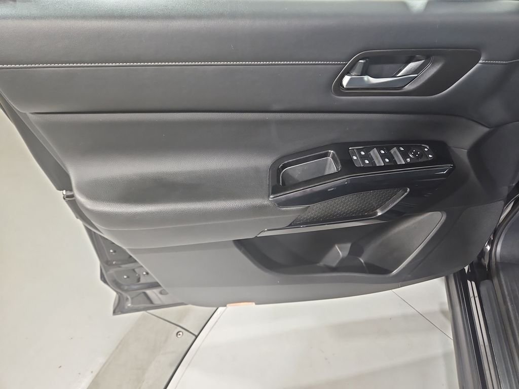 2022 Nissan Pathfinder SV - Photo 11