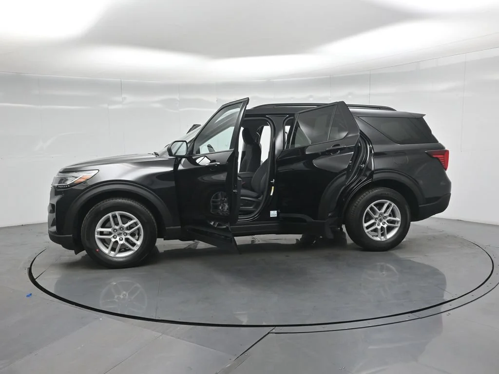 New 2026 Agate Black Metallic Ford Active image 34