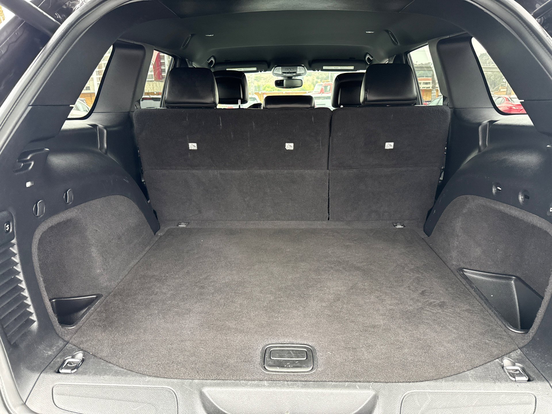 Used 2019 Granite Crystal Metallic Clearcoat Jeep Altitude image 9