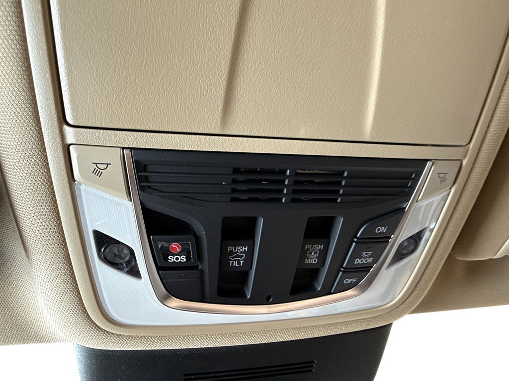 Used 2026 Platinum White Pearl Acura  image 16