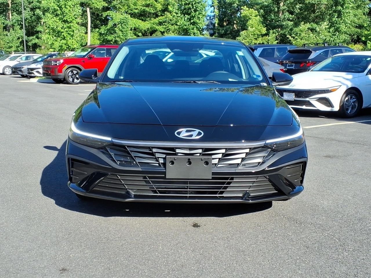 New 2026 Abyss Black Hyundai SE image 2