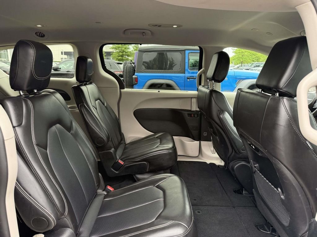 Used 2024 Black Chrysler Touring L image 17