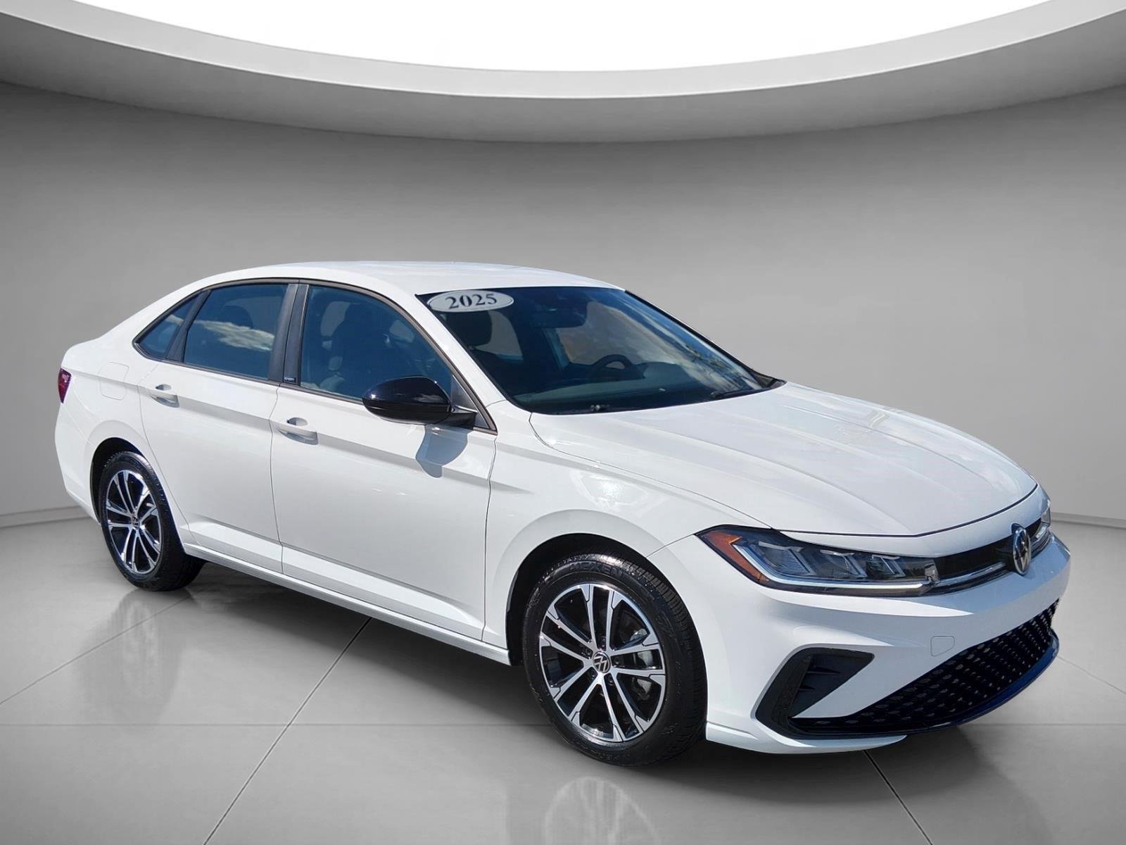 Used 2025 Pure White Volkswagen Sport image 7