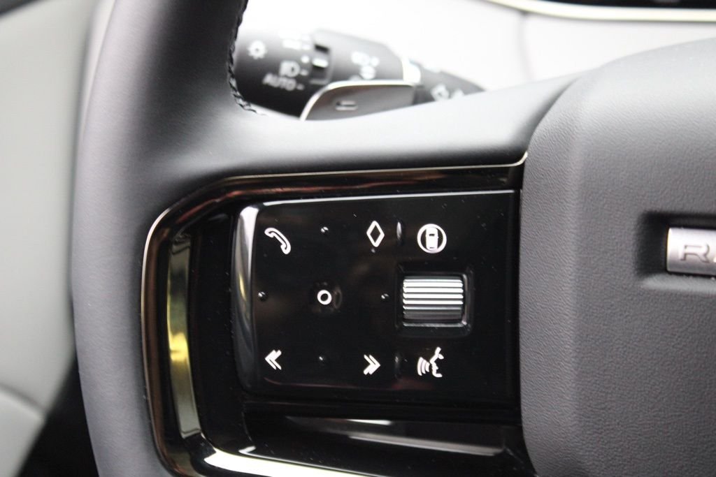 Used 2026  Land Rover Dynamic image 16