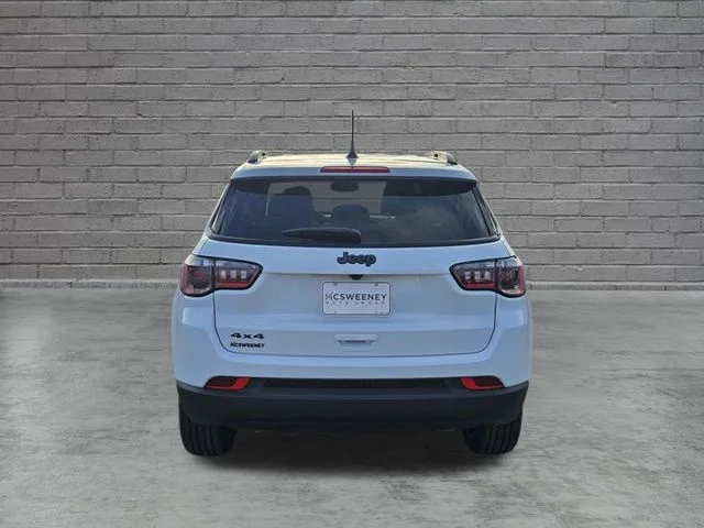 New 2026 Bright White Clearcoat Jeep Latitude image 4