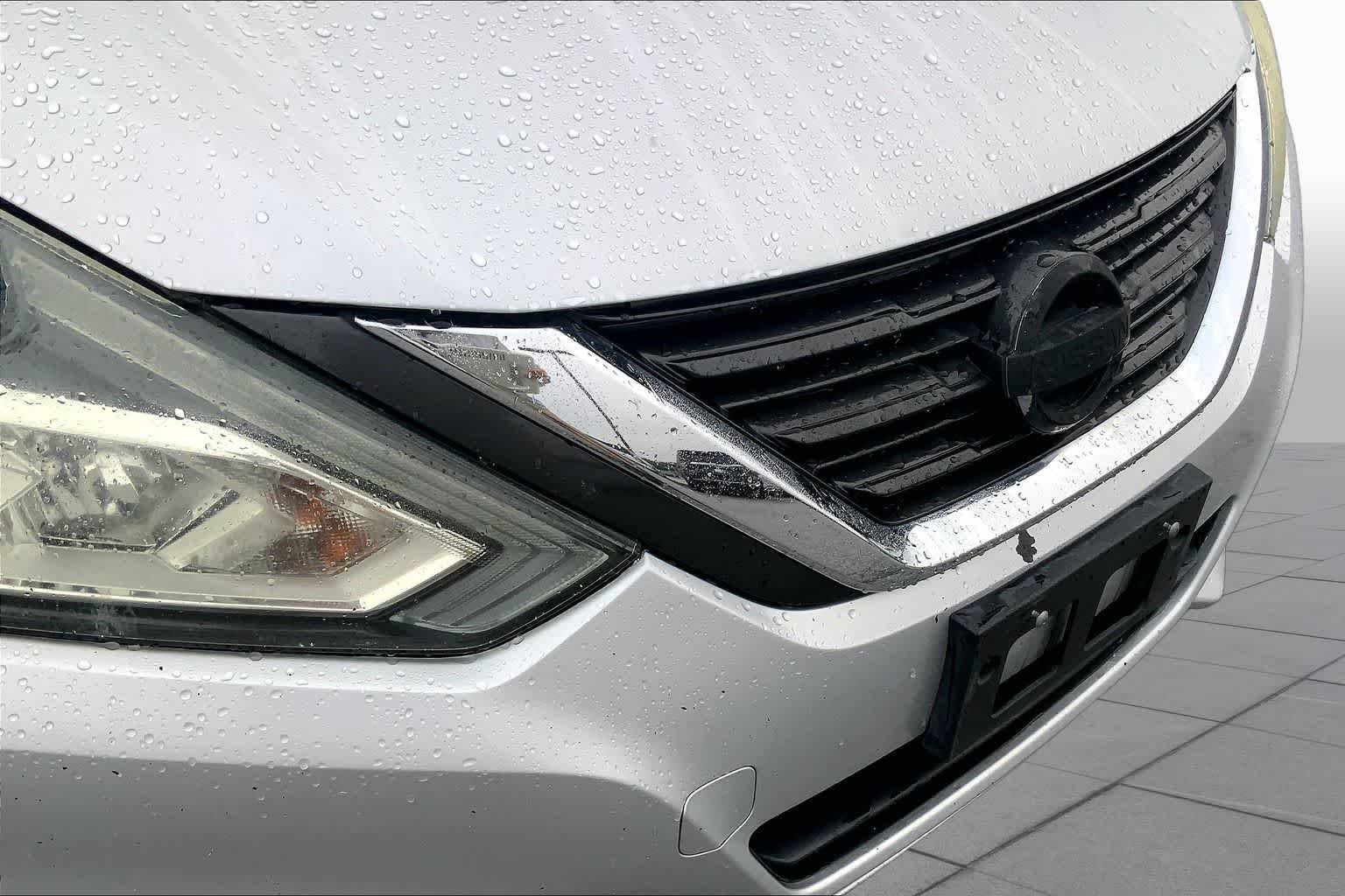 Used 2016 Brilliant Silver Nissan 2.5 SV image 30