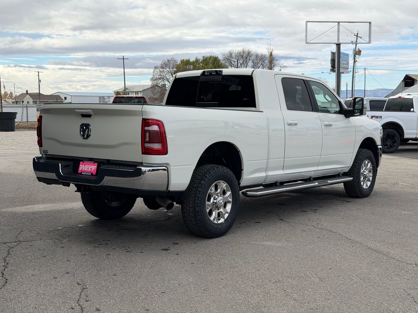 View vehicle photo 7