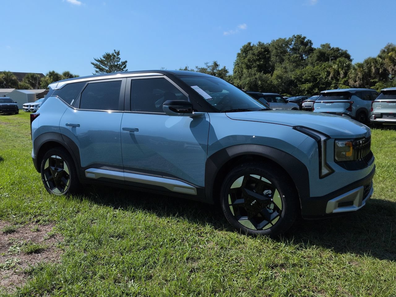 New 2027 Frost Blue / Black Roof Kia S image 2