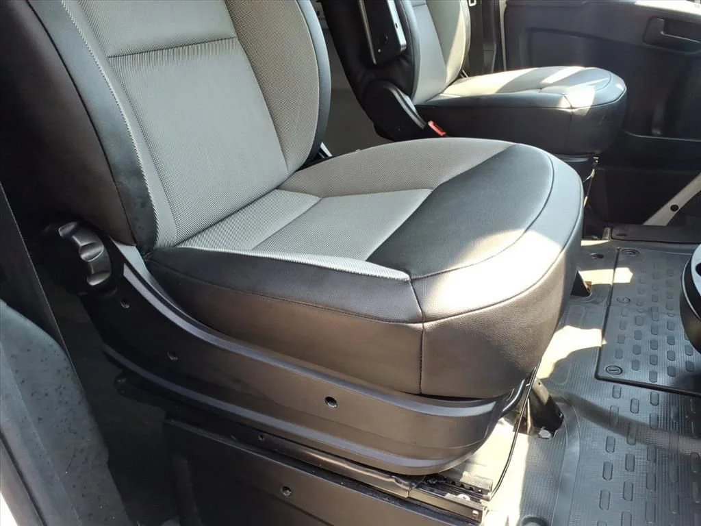 Used 2025 Bright White Clea Ram Tradesman image 31