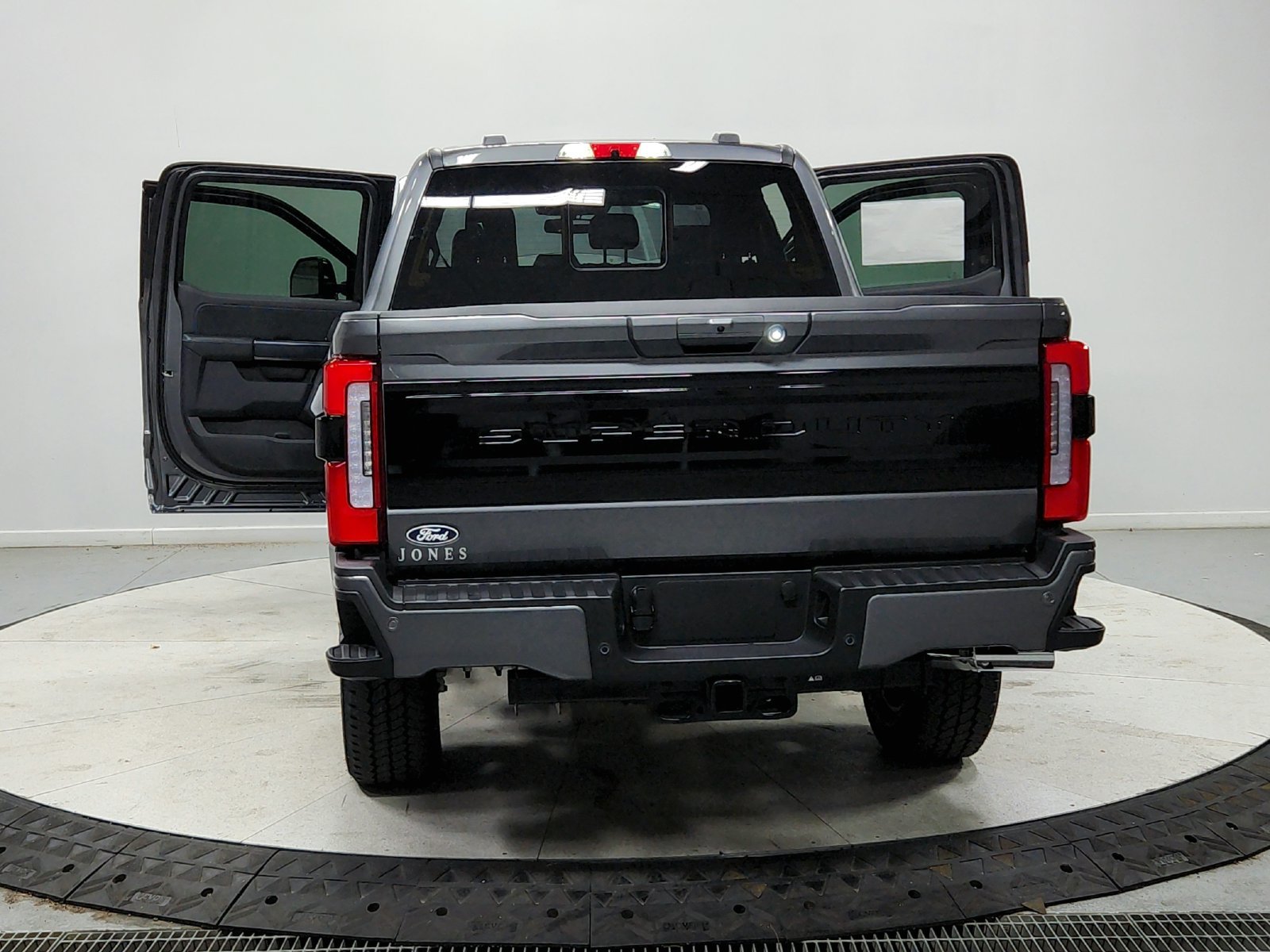 New 2027 Carbonized Gray Metallic Ford F-250® Platinum® image 15