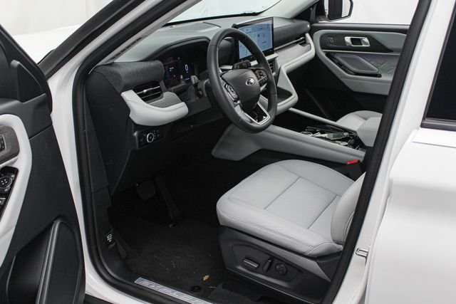 New 2026 Star White Metallic Tri-Coat Ford Platinum™ image 15
