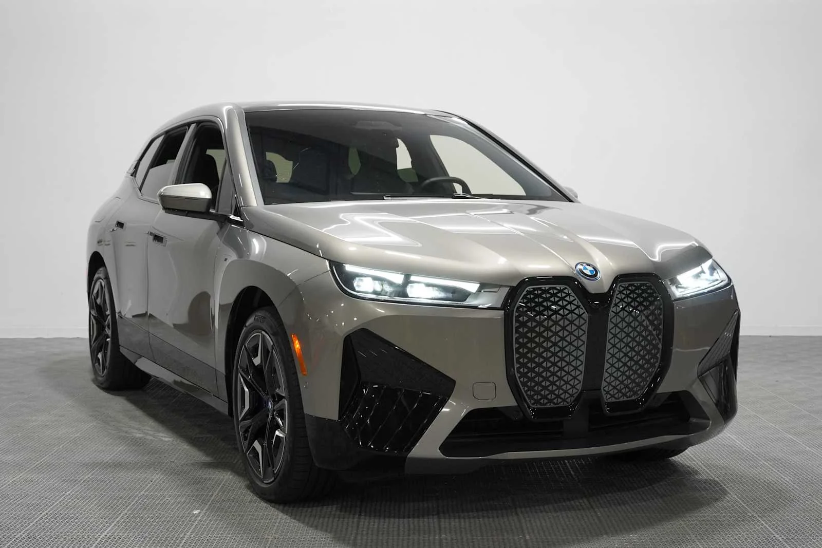 Certified Used 2024 Oxide Grey Metallic BMW xDrive50 image 3