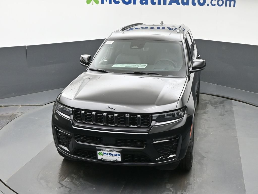 New 2026 Diamond Black Crystal Pearl-Coat Exterior Paint Jeep Limited image 28