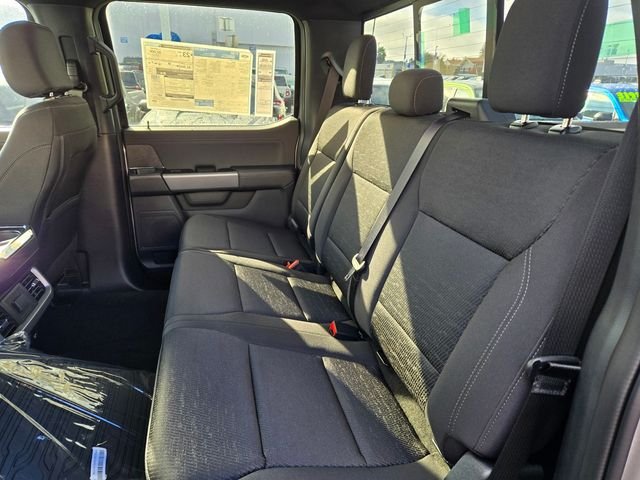 New 2025 Iconic Silver Metallic Ford XLT image 4