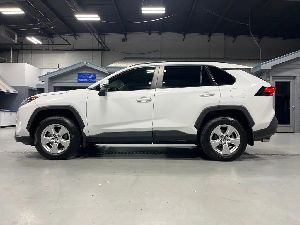 Used 2021 Super White Toyota XLE image 4