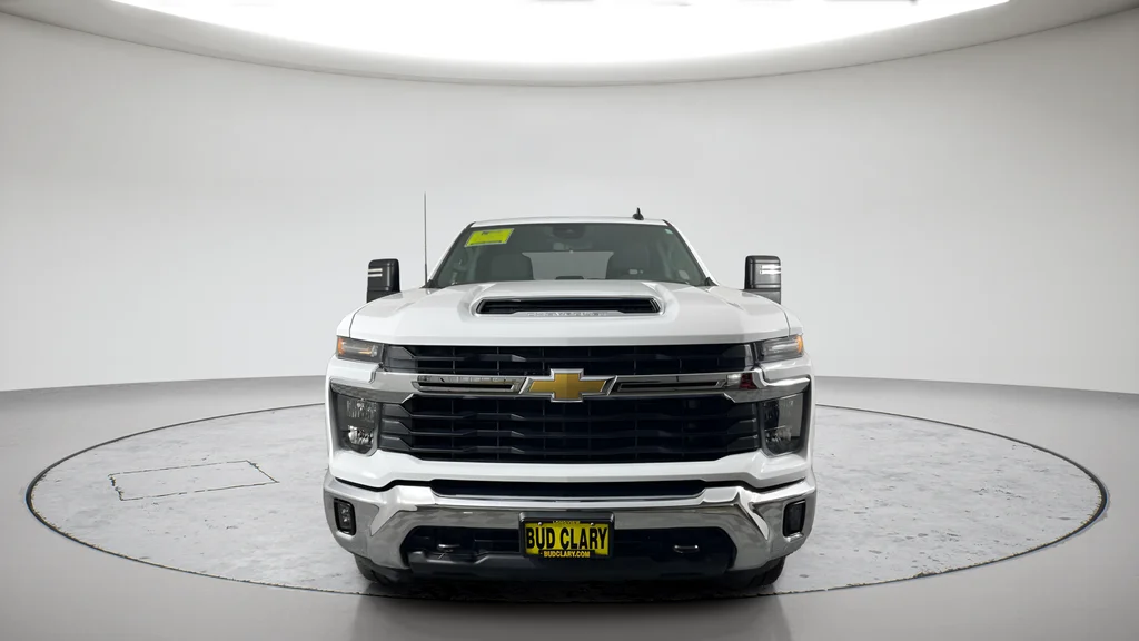 Used 2025 White Chevrolet LT image 8