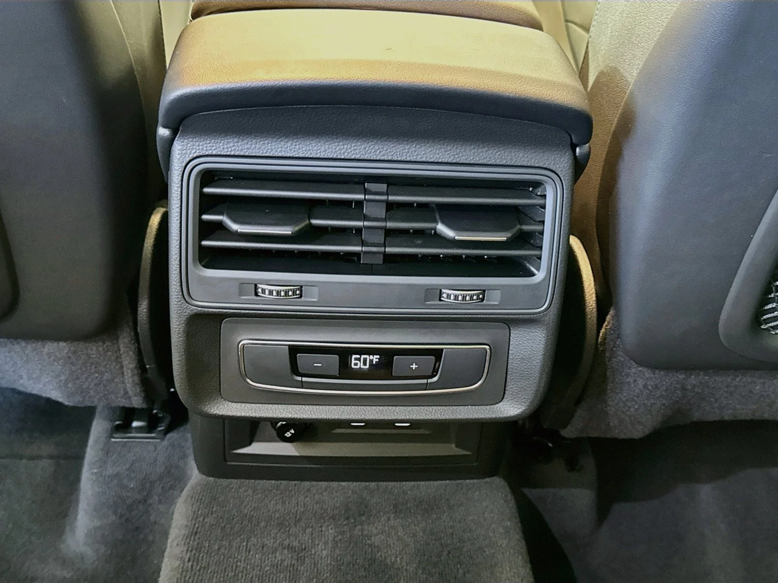 Used 2025 Carrara White Audi Premium image 23