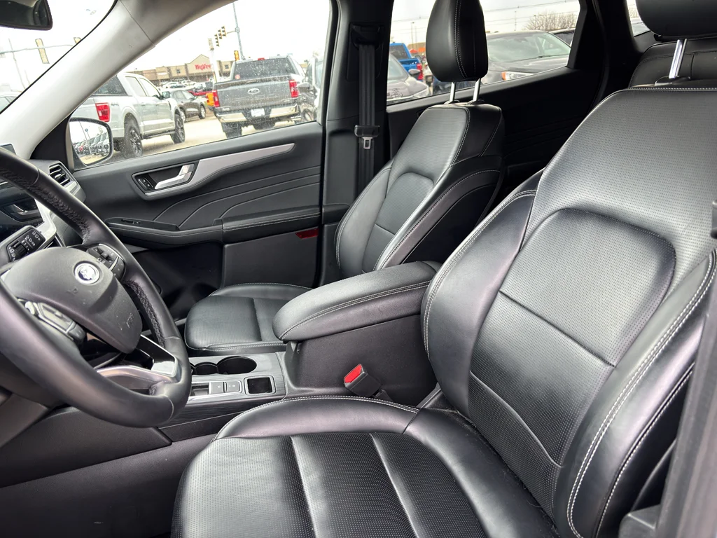 Used 2025 Vapor Blue Metallic Ford Platinum image 9