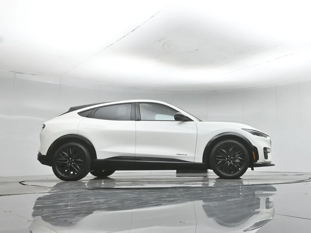 New 2026 Star White Metallic Tri-coat Ford Premium image 46