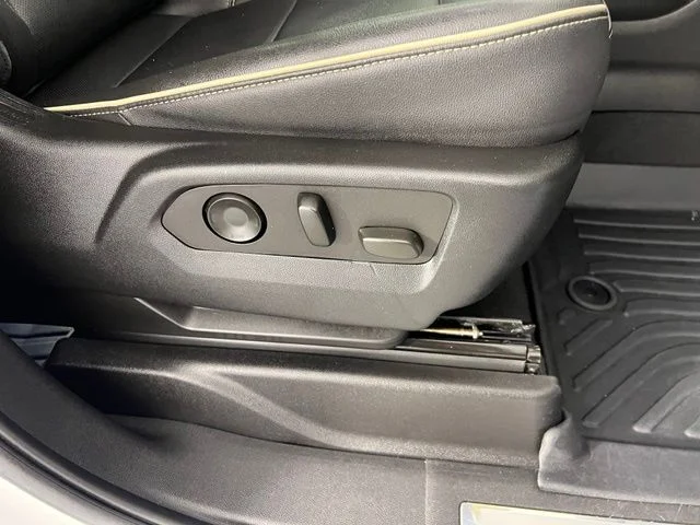 Used 2022 White Chevrolet Premier image 43