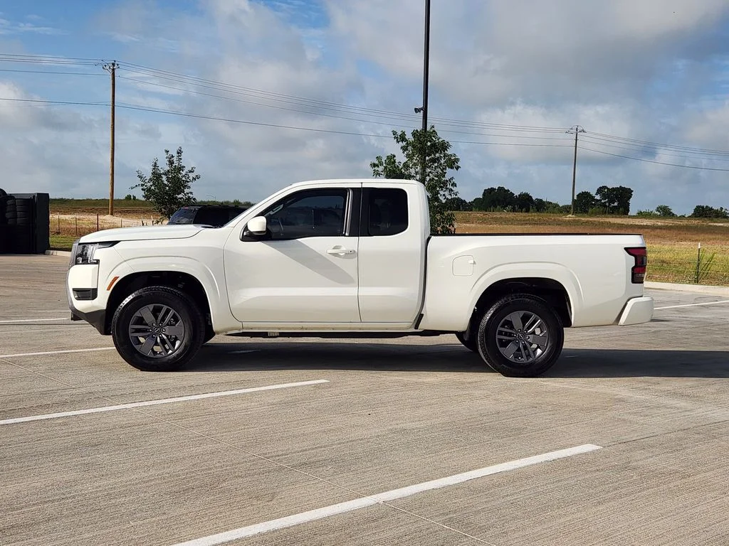 Used 2025 White Nissan SV image 3
