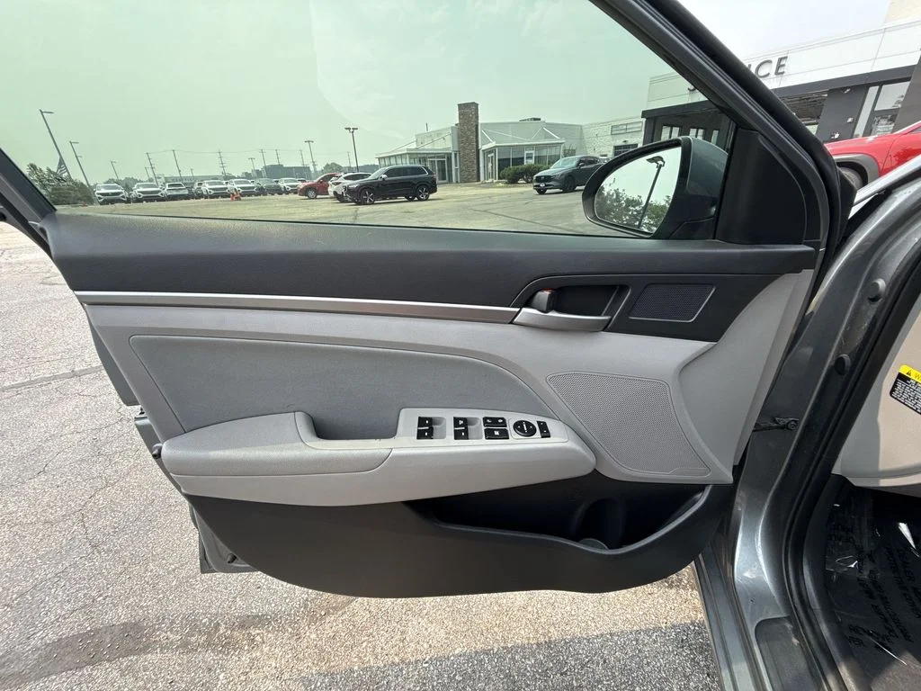 Used 2017 Gray Hyundai SE image 13