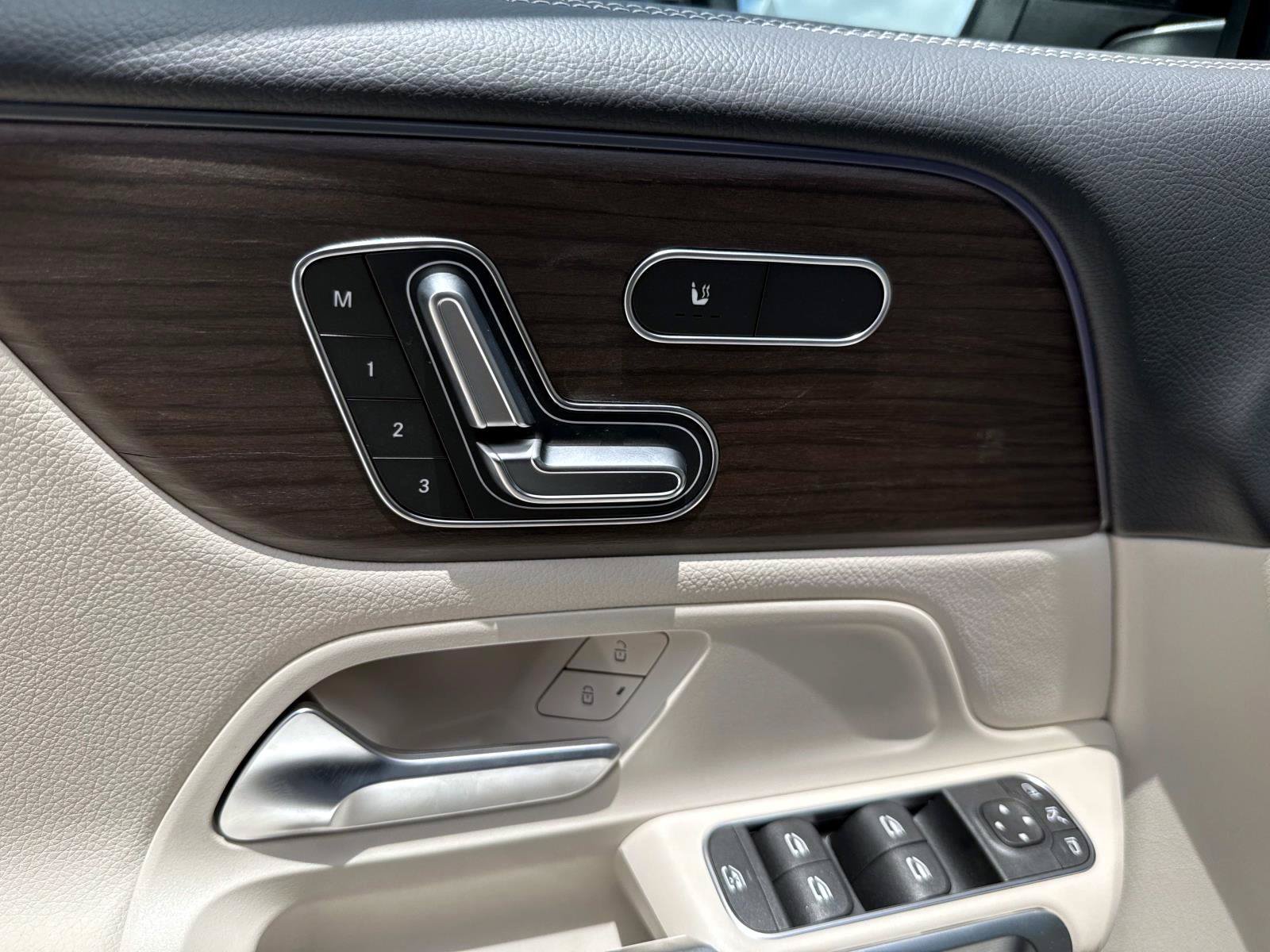 New 2026 Black Mercedes-Benz 250 SUV image 18