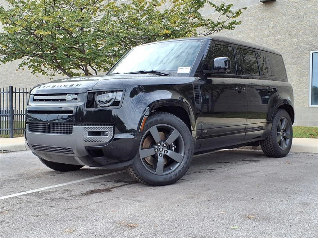 2025 Land Rover Defender 110 V8 P525's photo