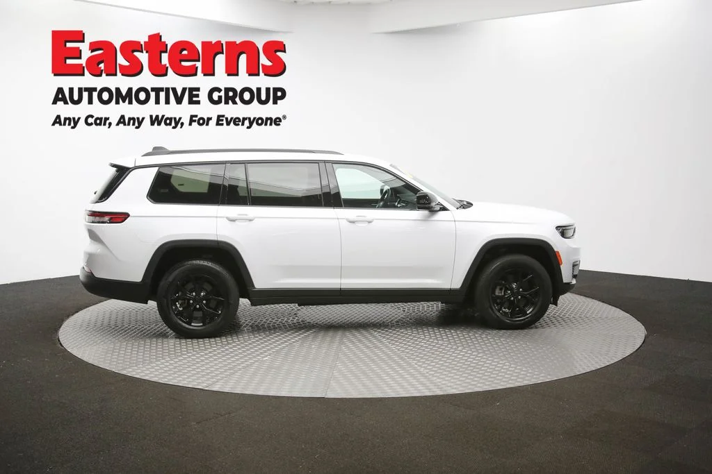 Used 2024 White Jeep Altitude image 47