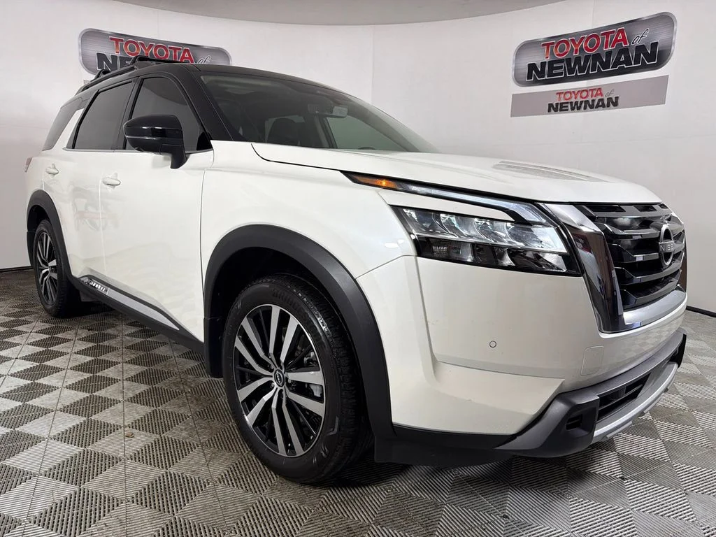 2024 Nissan Pathfinder Platinum 2WD's photo