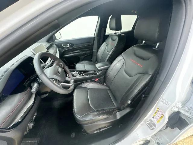 Used 2025 White Jeep Trailhawk image 21