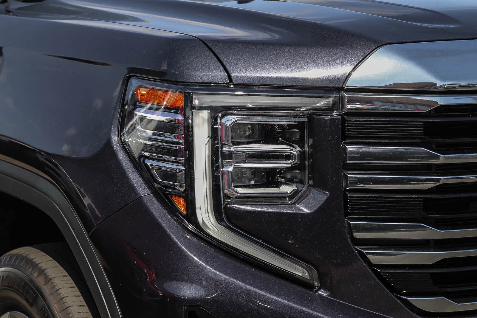 Used 2025 Titanium Rush Metallic GMC SLT image 8
