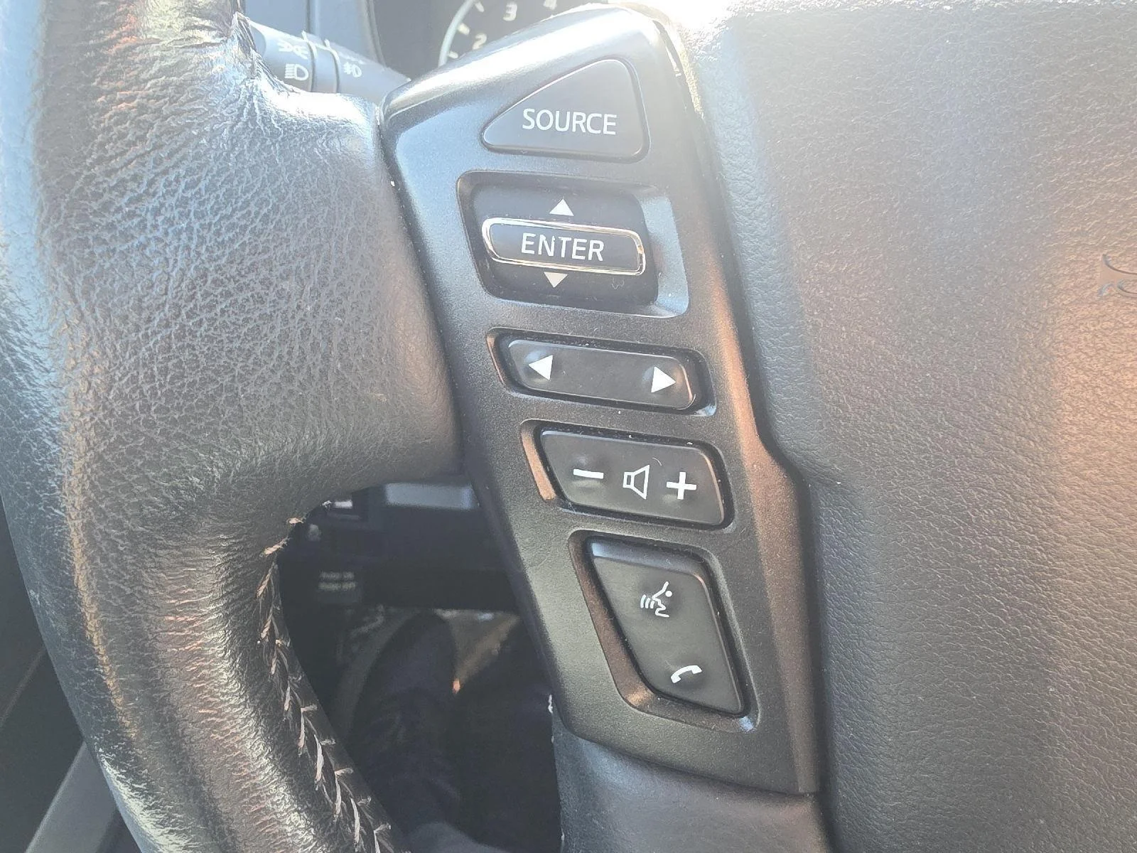 Used 2023 Gray-Samuel Nissan SV image 8