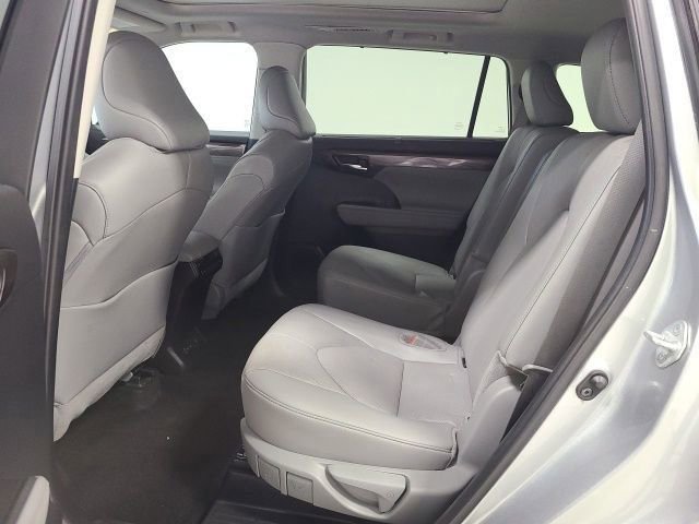 2024 Toyota Highlander Platinum - Photo 16