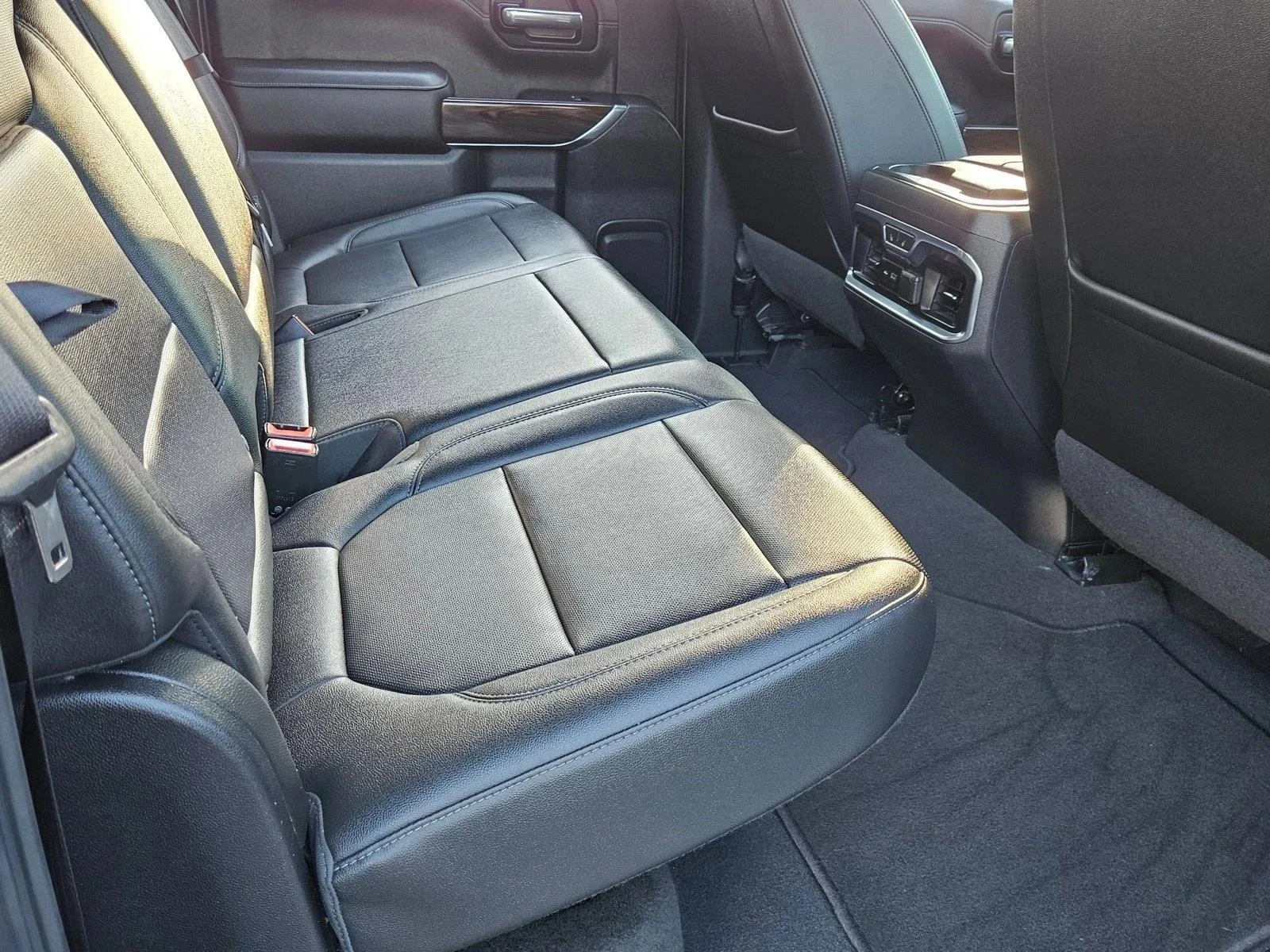 Used 2019 White Frost Tricoat GMC SLT image 21