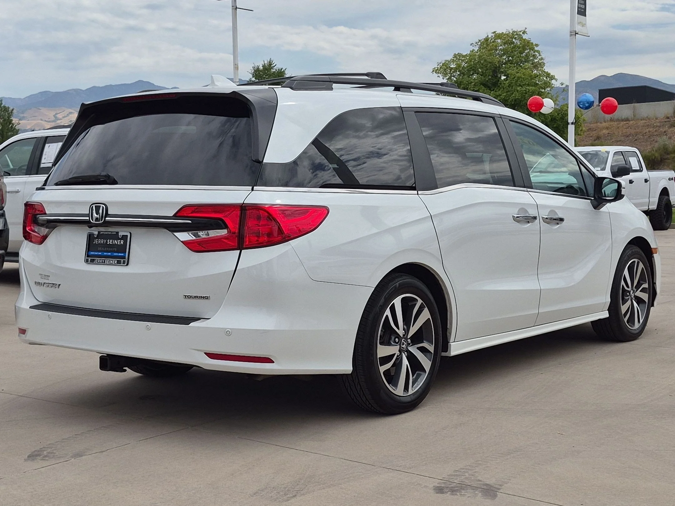 Used 2023 Platinum White Pearl Honda Touring image 6