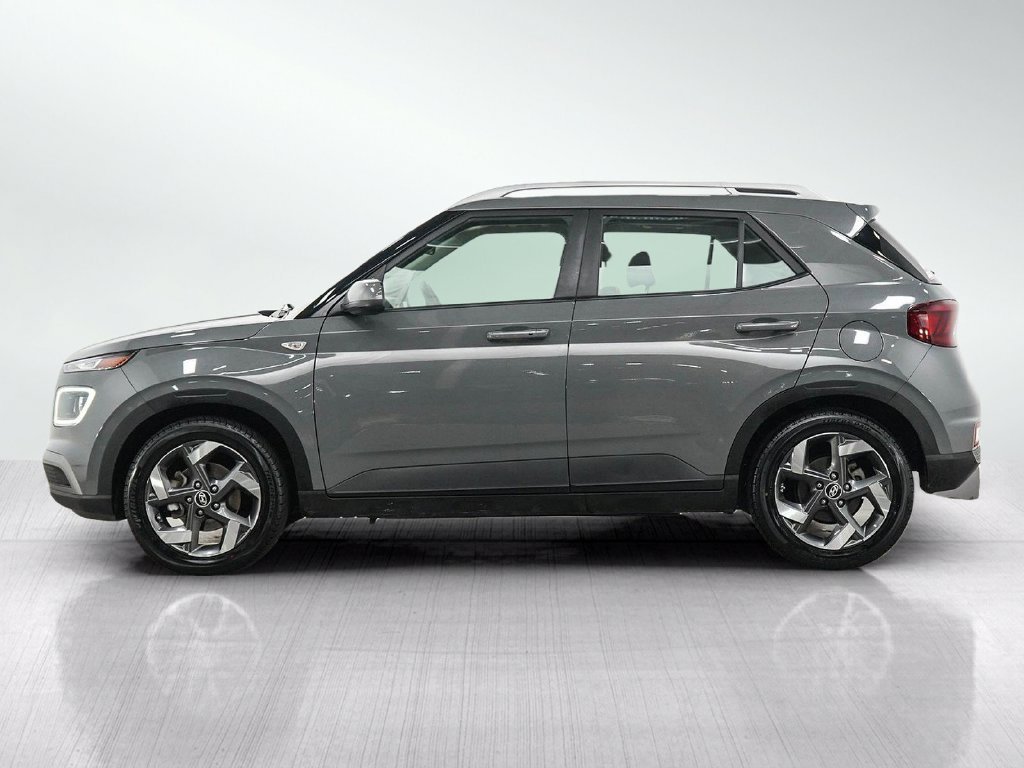 Used 2021 Hyundai Venue SEL with VIN KMHRC8A34MU082928 for sale in Minneapolis, Minnesota