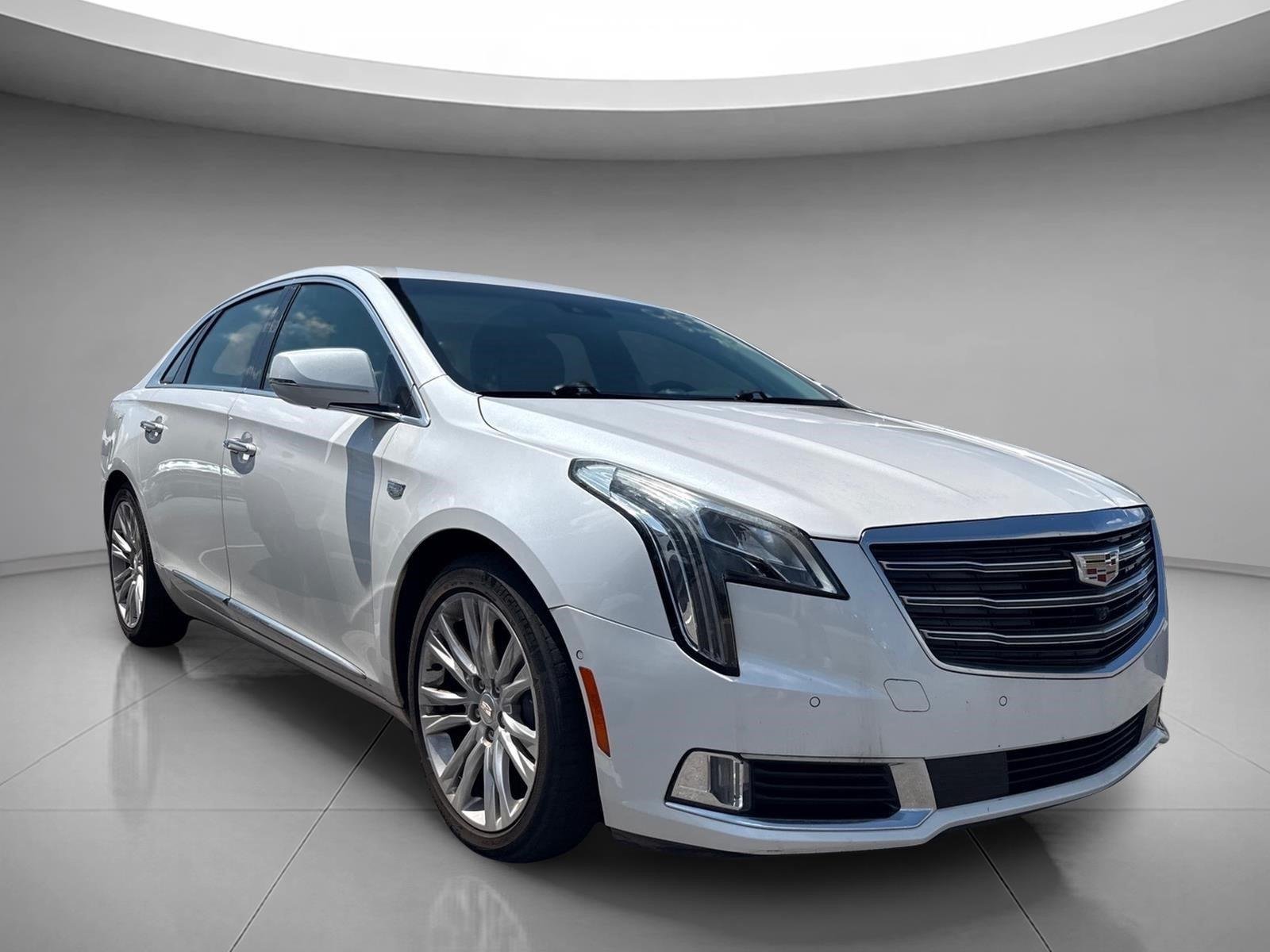 Used 2019 Crystal White Tricoat Cadillac Luxury image 22
